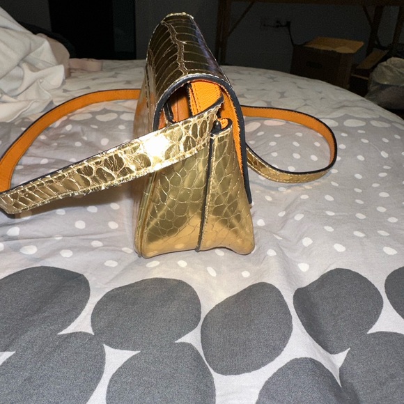 MARC JACOBS GOLD CROCODILE CROSSBODY BAG - Picture 3 of 12